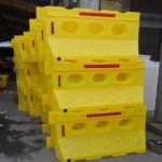 Road safety new style yellow three holes water barrier