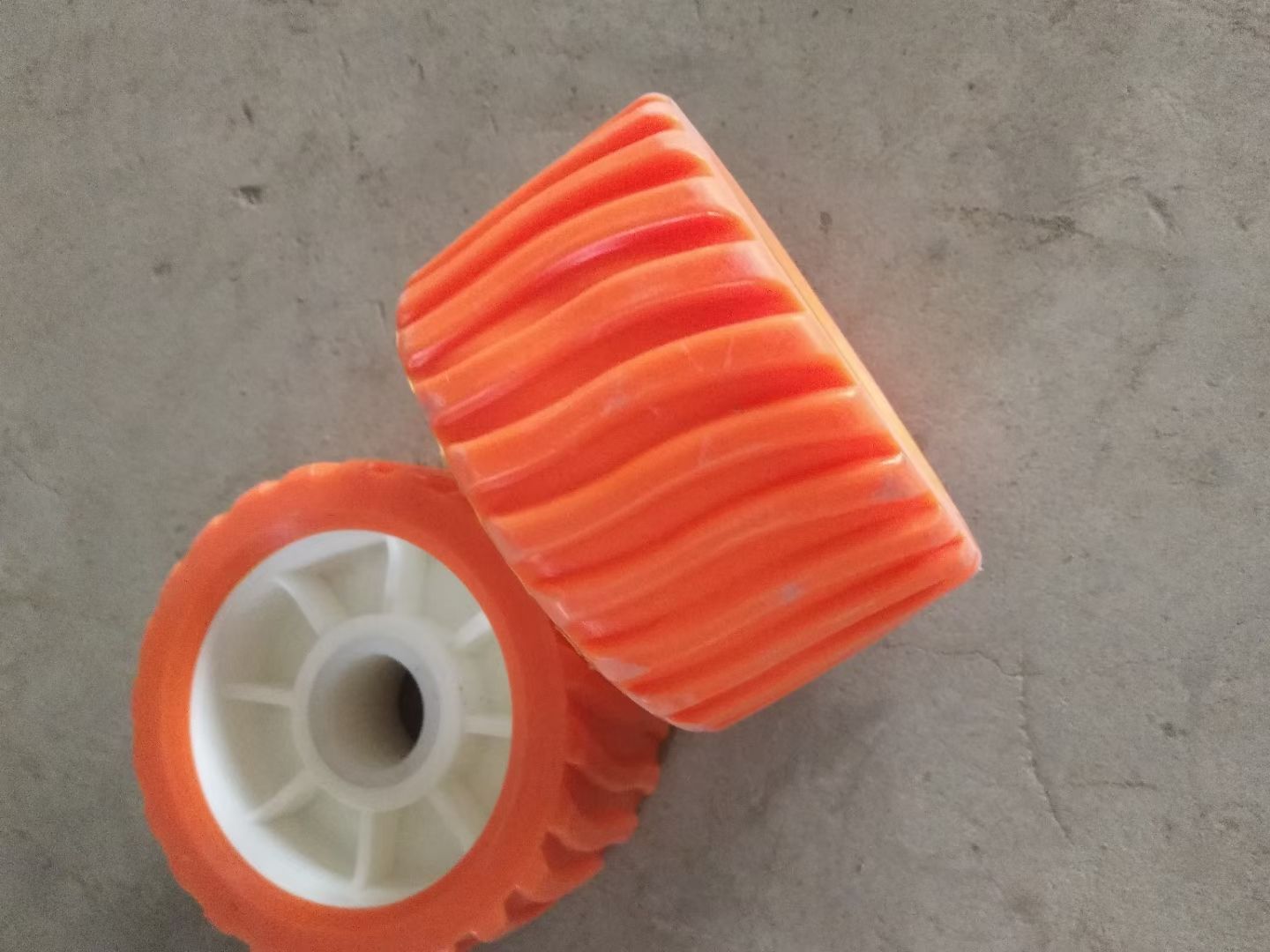 Rubber Plastic rollers wheels for yachts and boats for Chinese manufacturers and factories.