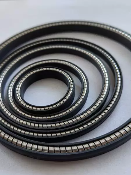 High Pressure Wear-Resistant FOAFCAFOIFVI Shaft Hole Spring Energized Seal by IKSONIC CO., LTD. China factory manufacturer supplier