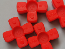 Supplier photo for IKSONIC: cropped detail of red GS14 four-arm coupling spiders; the lower-left item is complete, while the other items are partly outside the frame.