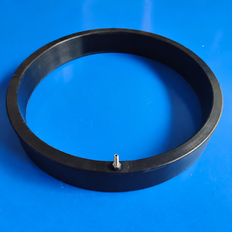 Black IKSONIC inflatable sealing ring with an upright metal air inlet on a blue background.