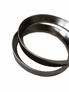 Two overlapping graphite self-sealing rings from an IKSONIC supplier on a white background, cropped at the right edge.